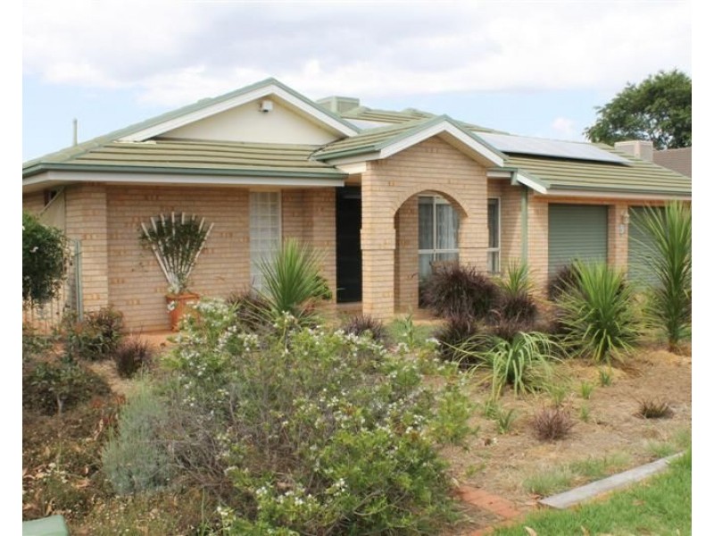 9 Castlereagh Avenue, Dubbo NSW 2830