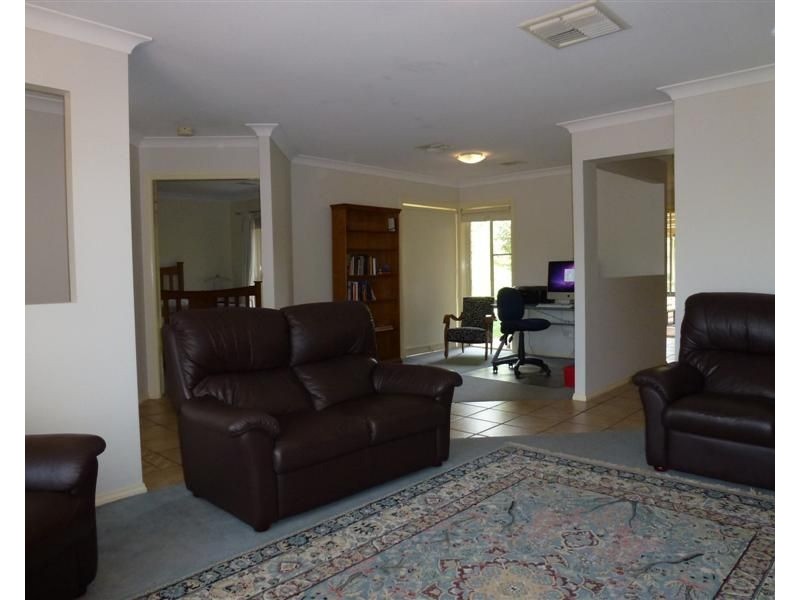 9 Castlereagh Avenue, Dubbo NSW 2830