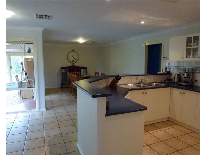 9 Castlereagh Avenue, Dubbo NSW 2830