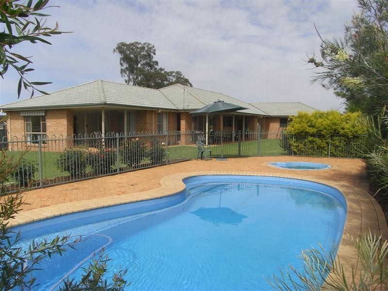 7 Pebble Beach Drive, Dubbo NSW 2830