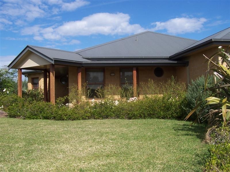 11 Lakeside Circuit, Dubbo NSW 2830