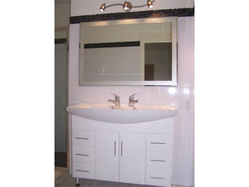 11 Lakeside Circuit, Dubbo NSW 2830