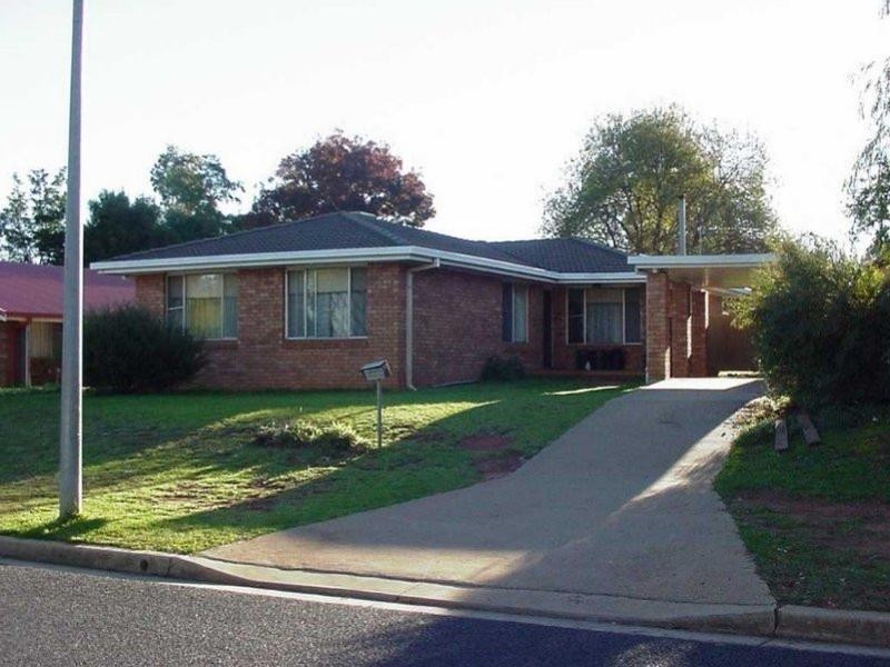 63 Margaret Crescent, Dubbo NSW 2830