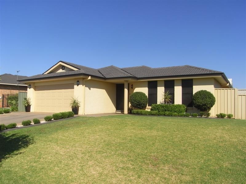 22 Lachlan Way, Dubbo NSW 2830