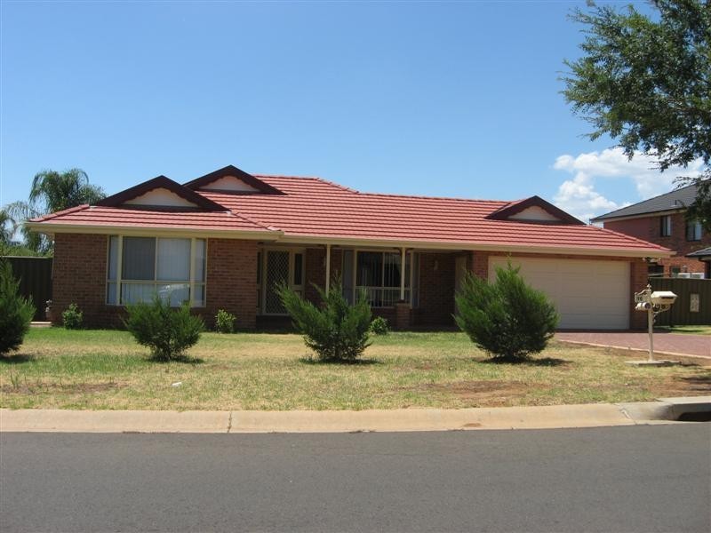 16 Lancaster Parkway, Dubbo NSW 2830