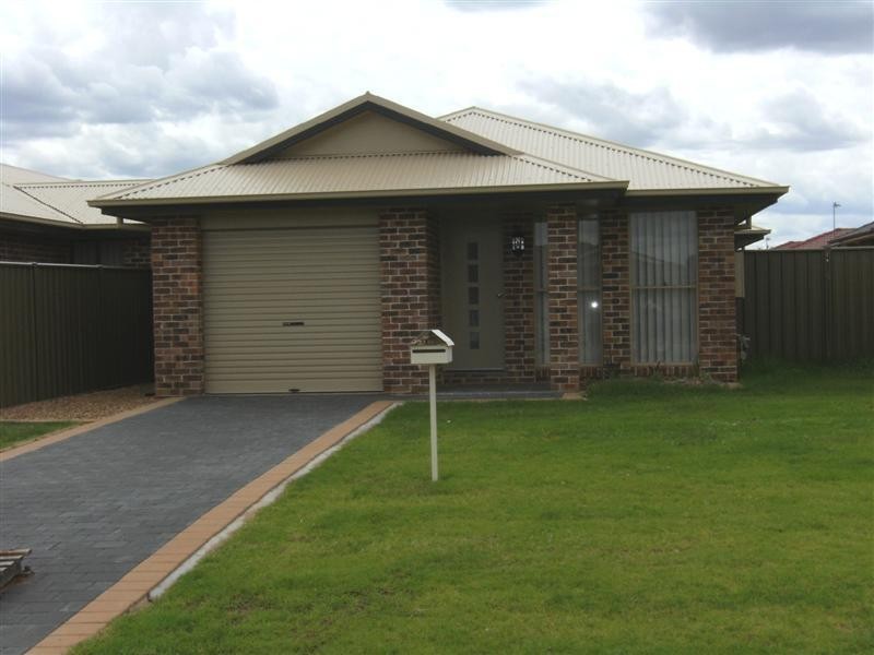 14B Arthur Summons Street, Dubbo NSW 2830