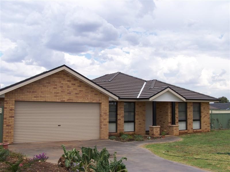 2 Savoy Place, Dubbo NSW 2830