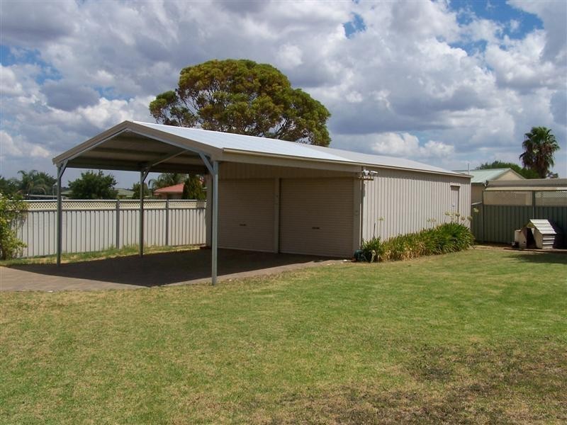 2 Silkwood Close, Dubbo NSW 2830