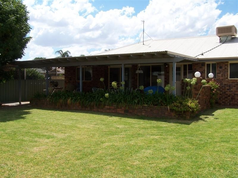 2 Silkwood Close, Dubbo NSW 2830
