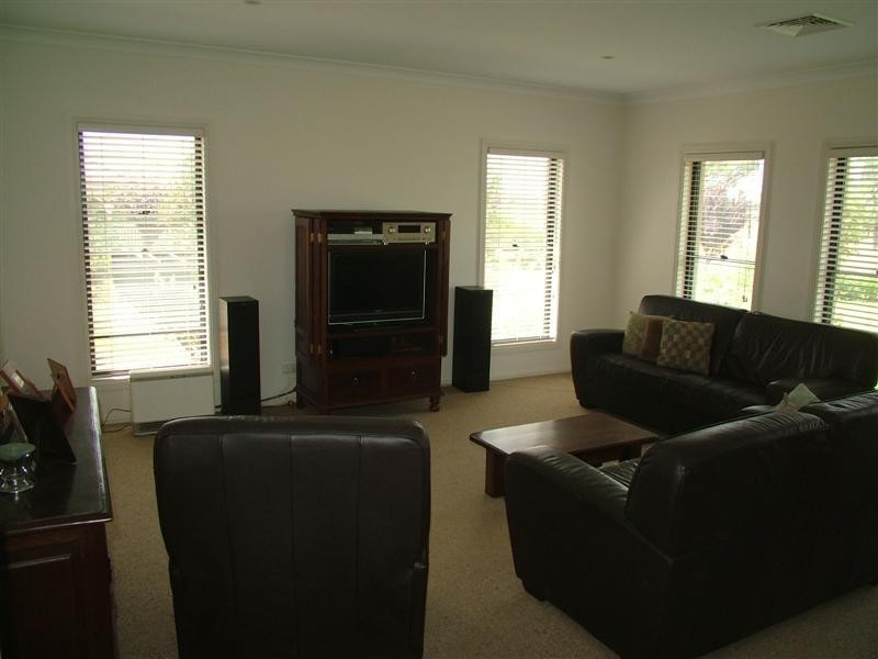 76 Hennessy Drive, Dubbo NSW 2830