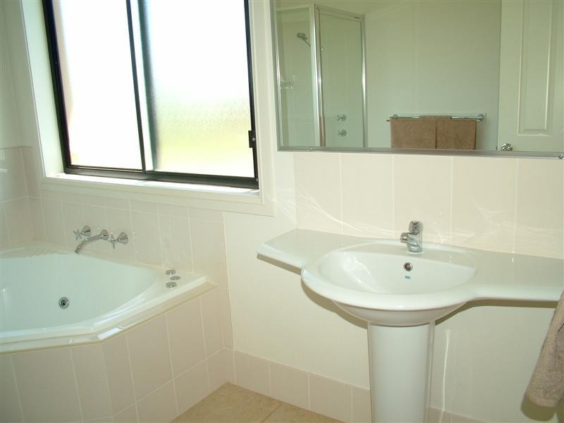 76 Hennessy Drive, Dubbo NSW 2830