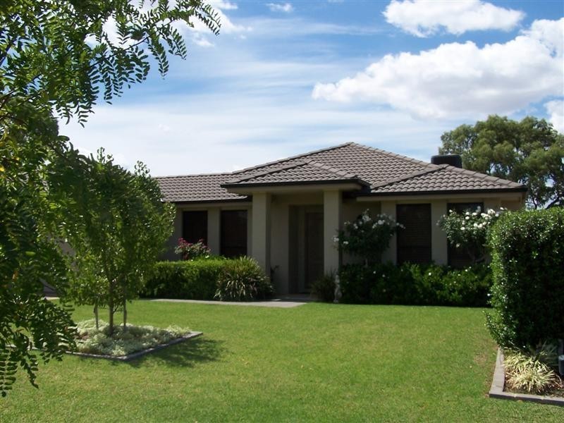 4 Turnberry Terrace, Dubbo NSW 2830