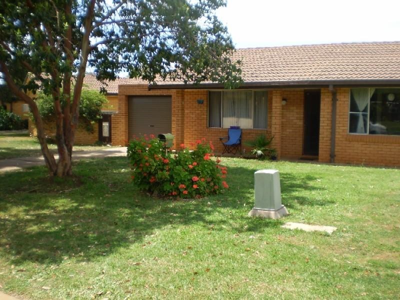 2A Greenway Place, Dubbo NSW 2830