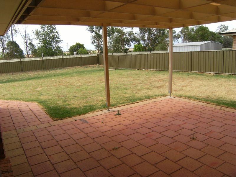 4 Cardiff Arms Avenue, Dubbo NSW 2830