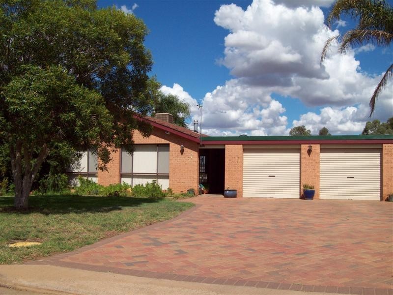 6 Lansdowne Drive, Dubbo NSW 2830