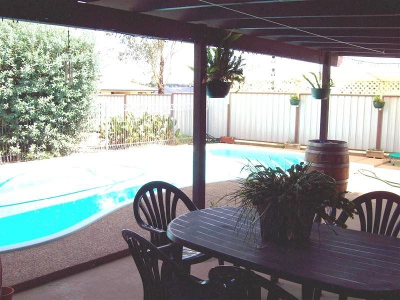 6 Lansdowne Drive, Dubbo NSW 2830
