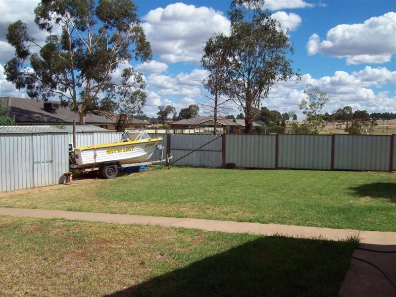 6 Lansdowne Drive, Dubbo NSW 2830