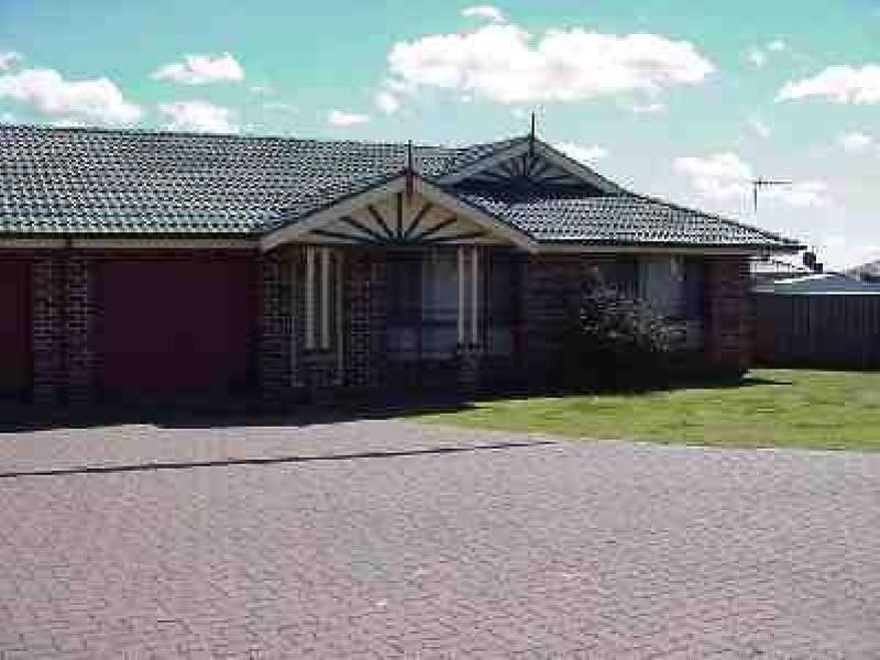 8A John Glenn Place, Dubbo NSW 2830