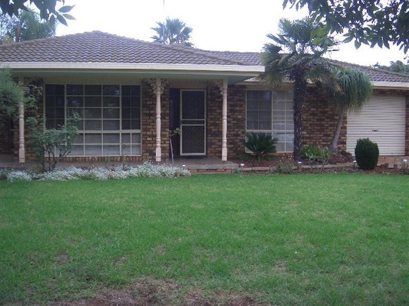7 Hellyer Place, Dubbo NSW 2830