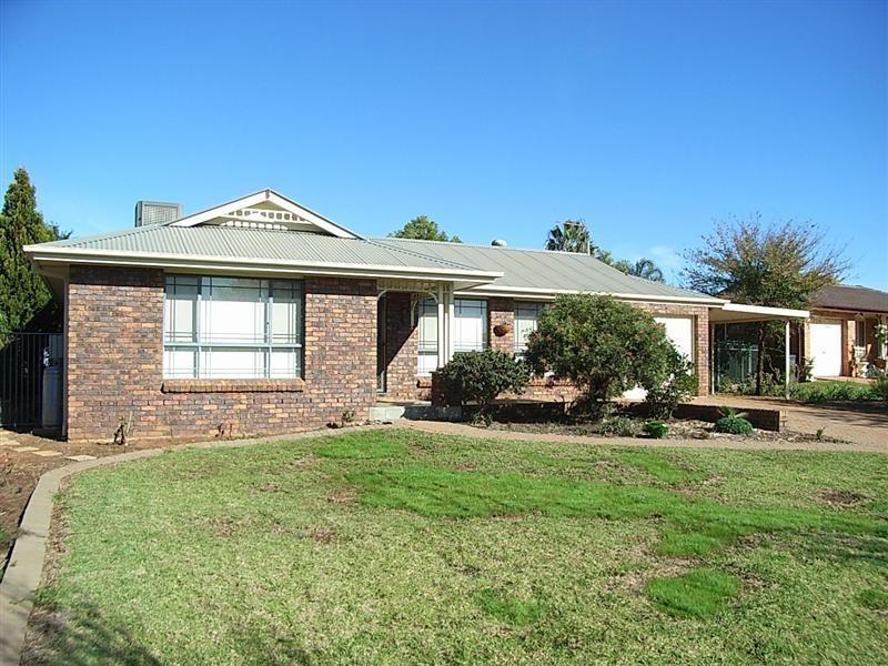 15 Grangewood Drive, Dubbo NSW 2830