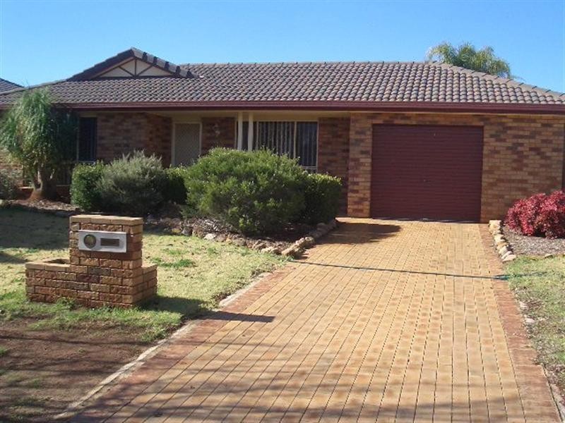 8 Barwon Way, Dubbo NSW 2830
