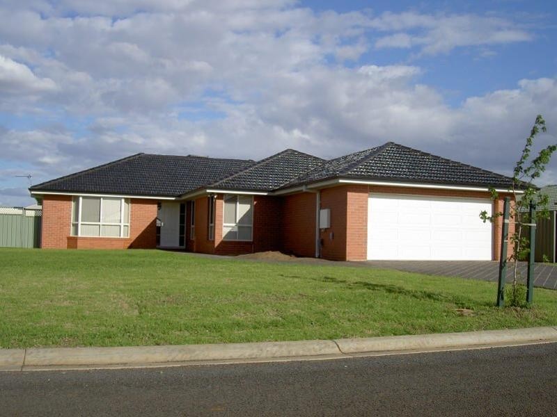 6 Hawkesbury Place, Dubbo NSW 2830
