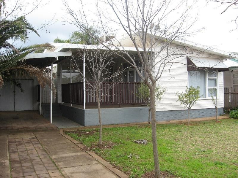 42 Caroline Street, Dubbo NSW 2830