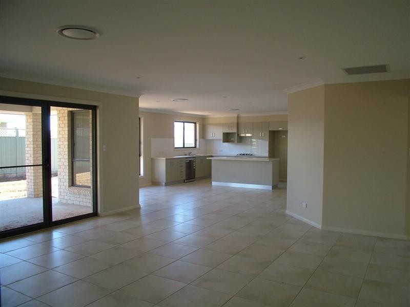 20 Holmwood Drive, Dubbo NSW 2830