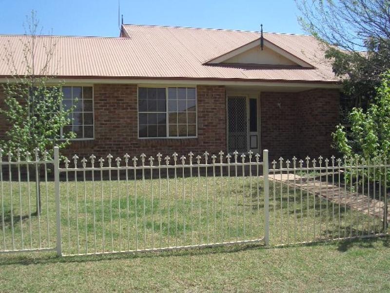 7A Clearwater Place, Dubbo NSW 2830
