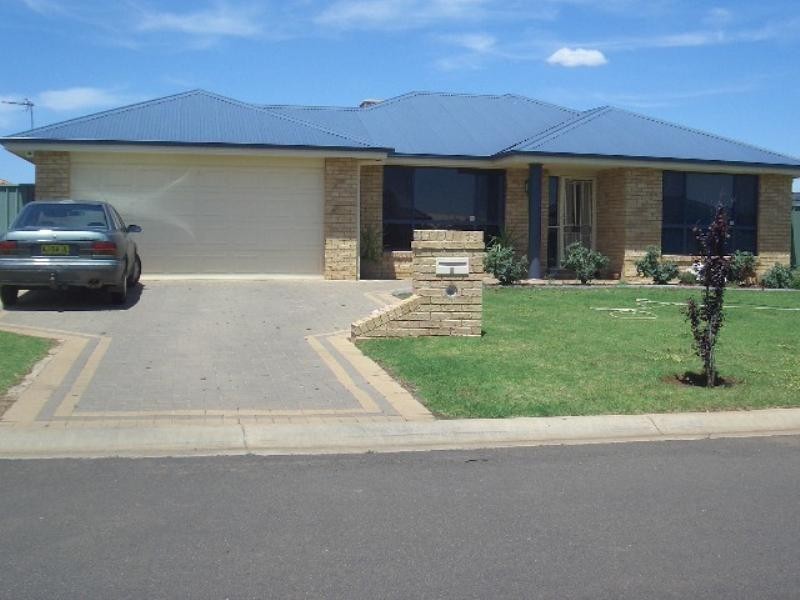 9 Cronin Place, Dubbo NSW 2830