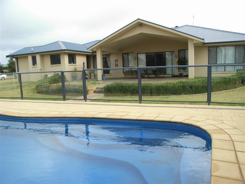 7 Chanara Crescent, Dubbo NSW 2830