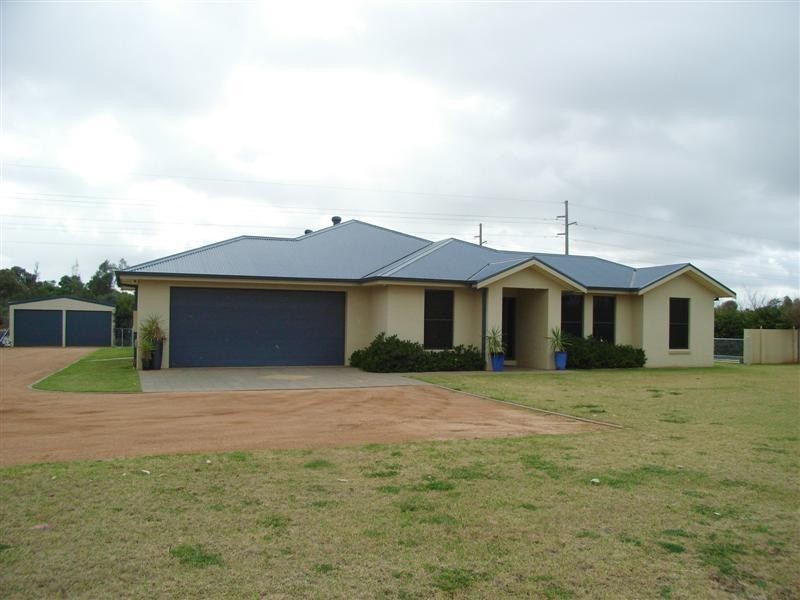 7 Chanara Crescent, Dubbo NSW 2830