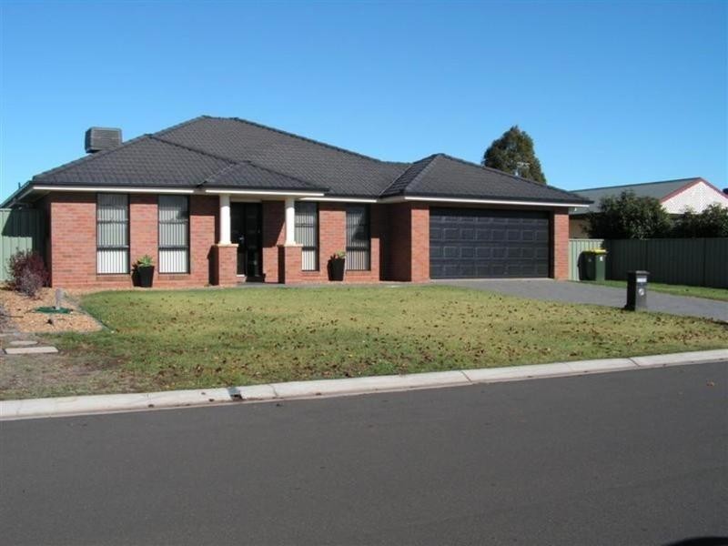 3 Peel Place, Dubbo NSW 2830
