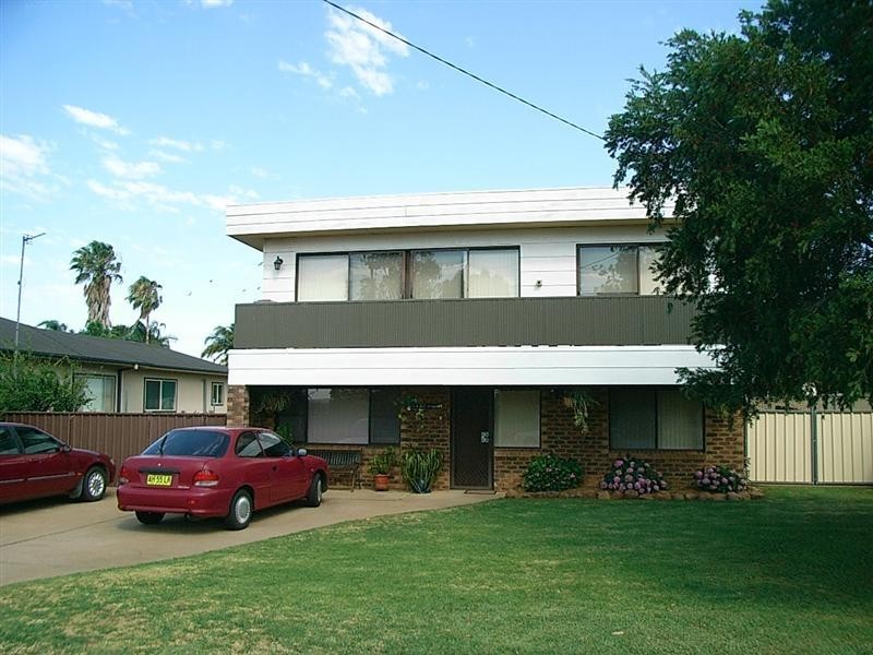 33 Margaret Crescent, Dubbo NSW 2830