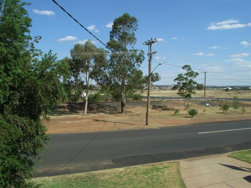 33 Margaret Crescent, Dubbo NSW 2830