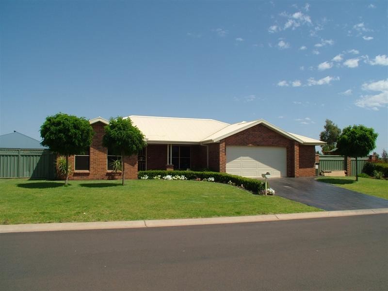 1 Hawkesbury Place, Dubbo NSW 2830