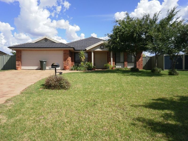 12 Hawkesbury Place, Dubbo NSW 2830