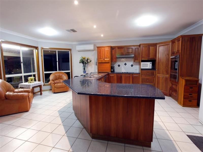 8 Charmere Place, Dubbo NSW 2830