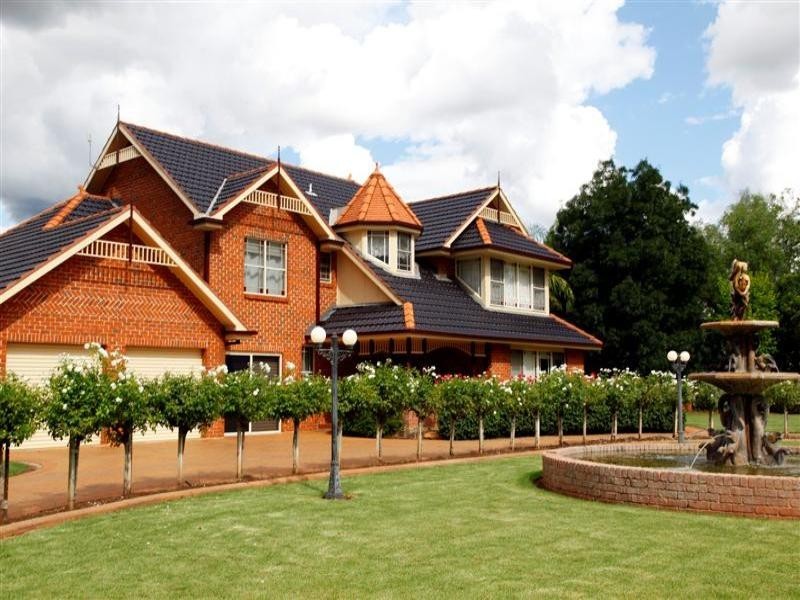 8 Charmere Place, Dubbo NSW 2830