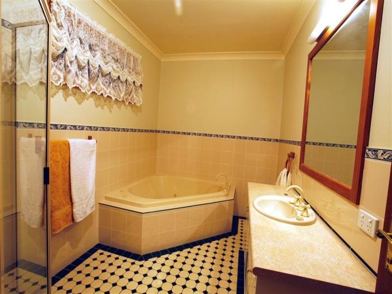 8 Charmere Place, Dubbo NSW 2830