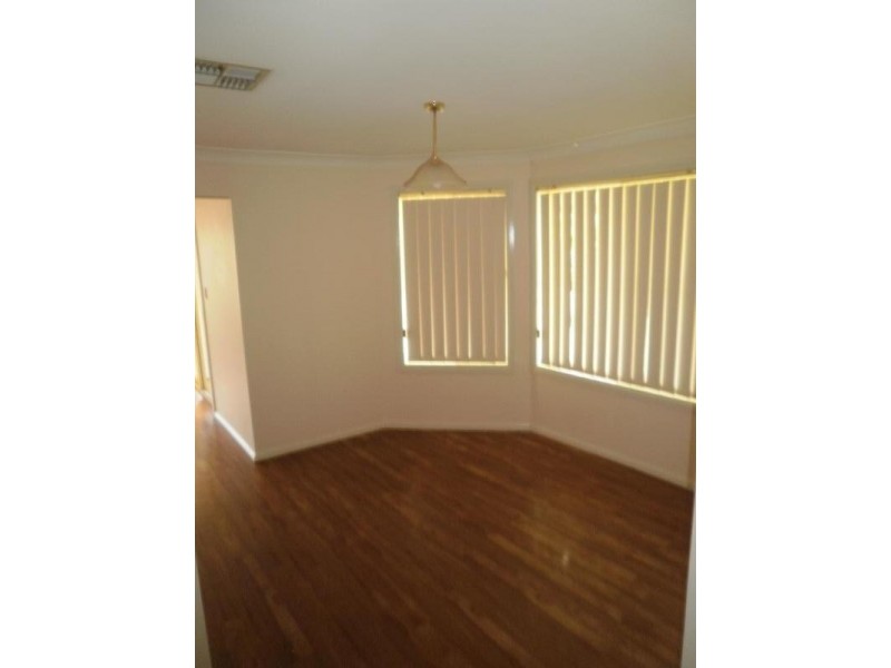 8 Ken McMullen Place, Dubbo NSW 2830