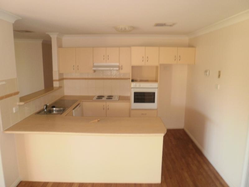 8 Ken McMullen Place, Dubbo NSW 2830