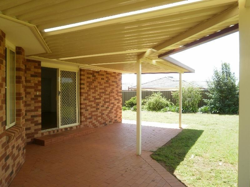 8 Ken McMullen Place, Dubbo NSW 2830