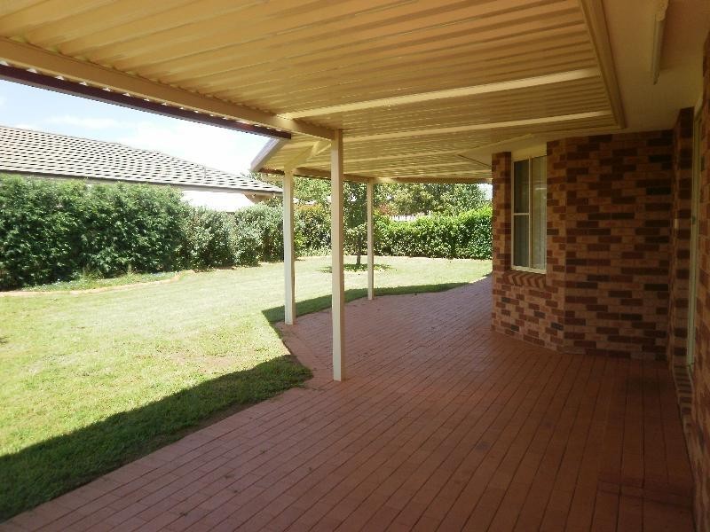 8 Ken McMullen Place, Dubbo NSW 2830