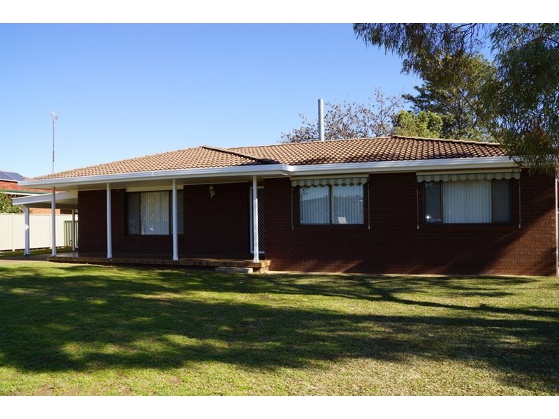 19 Hampden Street, Dubbo NSW 2830