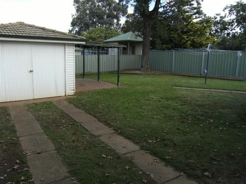 17 Lovett Avenue, Dubbo NSW 2830