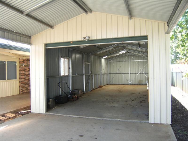 2 Castlereagh Avenue, Dubbo NSW 2830