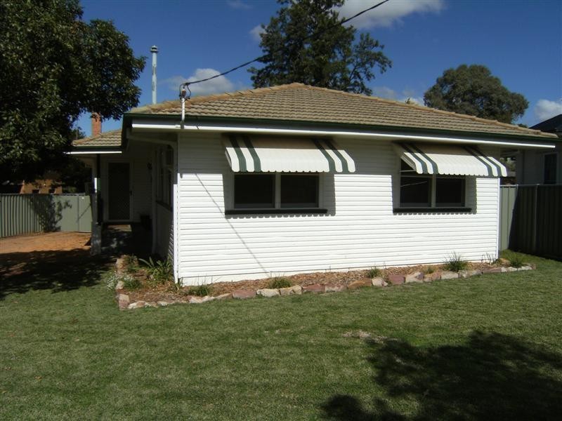 17 Lovett Avenue, Dubbo NSW 2830