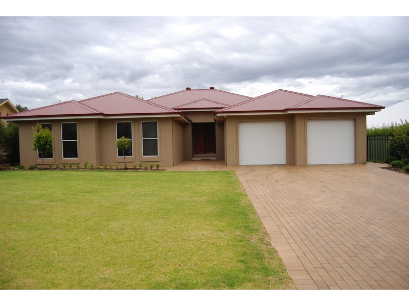 30 Lakeside Circuit, Dubbo NSW 2830