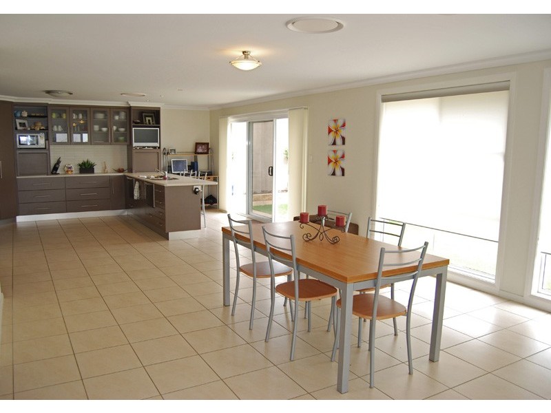 30 Lakeside Circuit, Dubbo NSW 2830